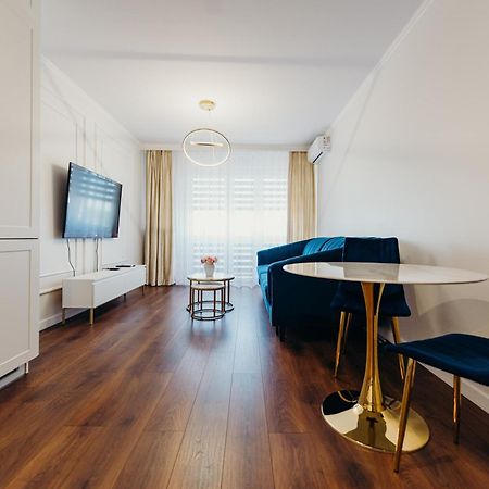 3 Bedrooms Premium Bella Blue For 8 Guests With Ac And Free Out Side Parking Жешов Екстериор снимка