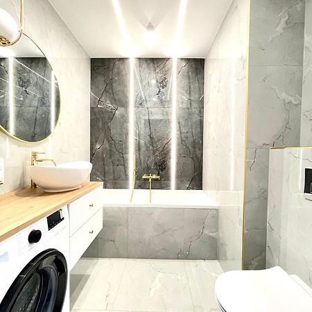 3 Bedrooms Premium Bella Blue For 8 Guests With Ac And Free Out Side Parking Жешов Екстериор снимка