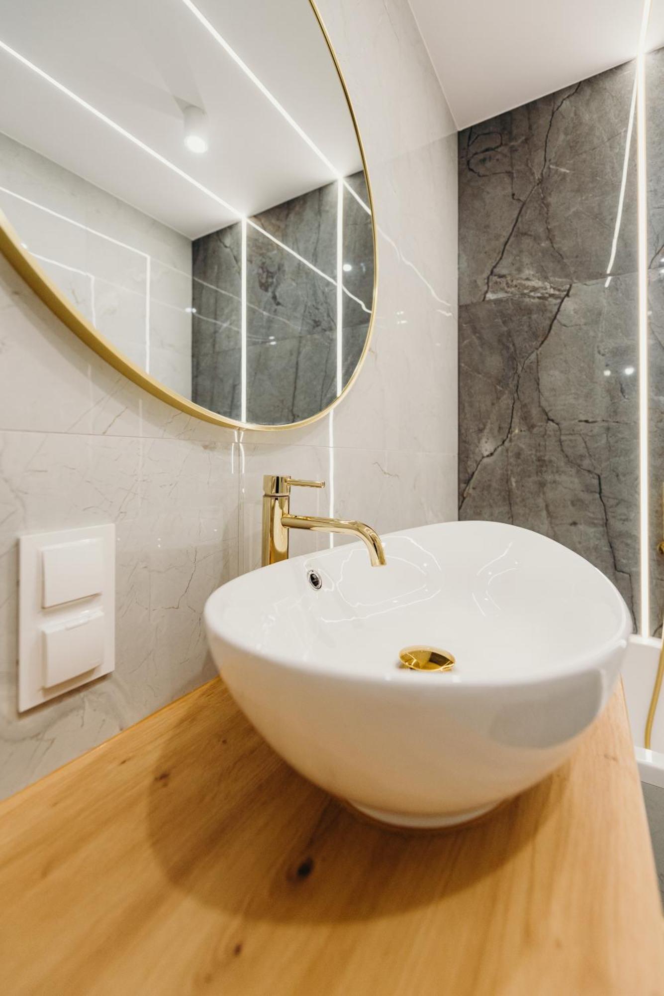 3 Bedrooms Premium Bella Blue For 8 Guests With Ac And Free Out Side Parking Жешов Екстериор снимка