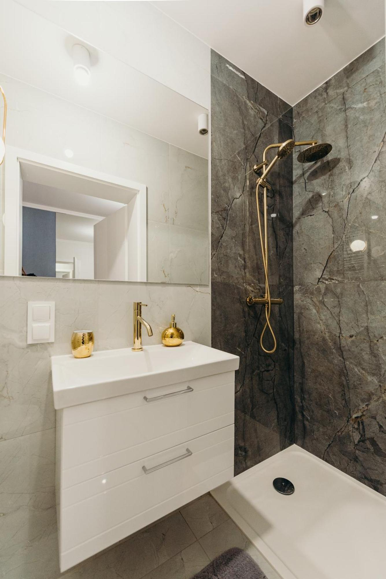 3 Bedrooms Premium Bella Blue For 8 Guests With Ac And Free Out Side Parking Жешов Екстериор снимка