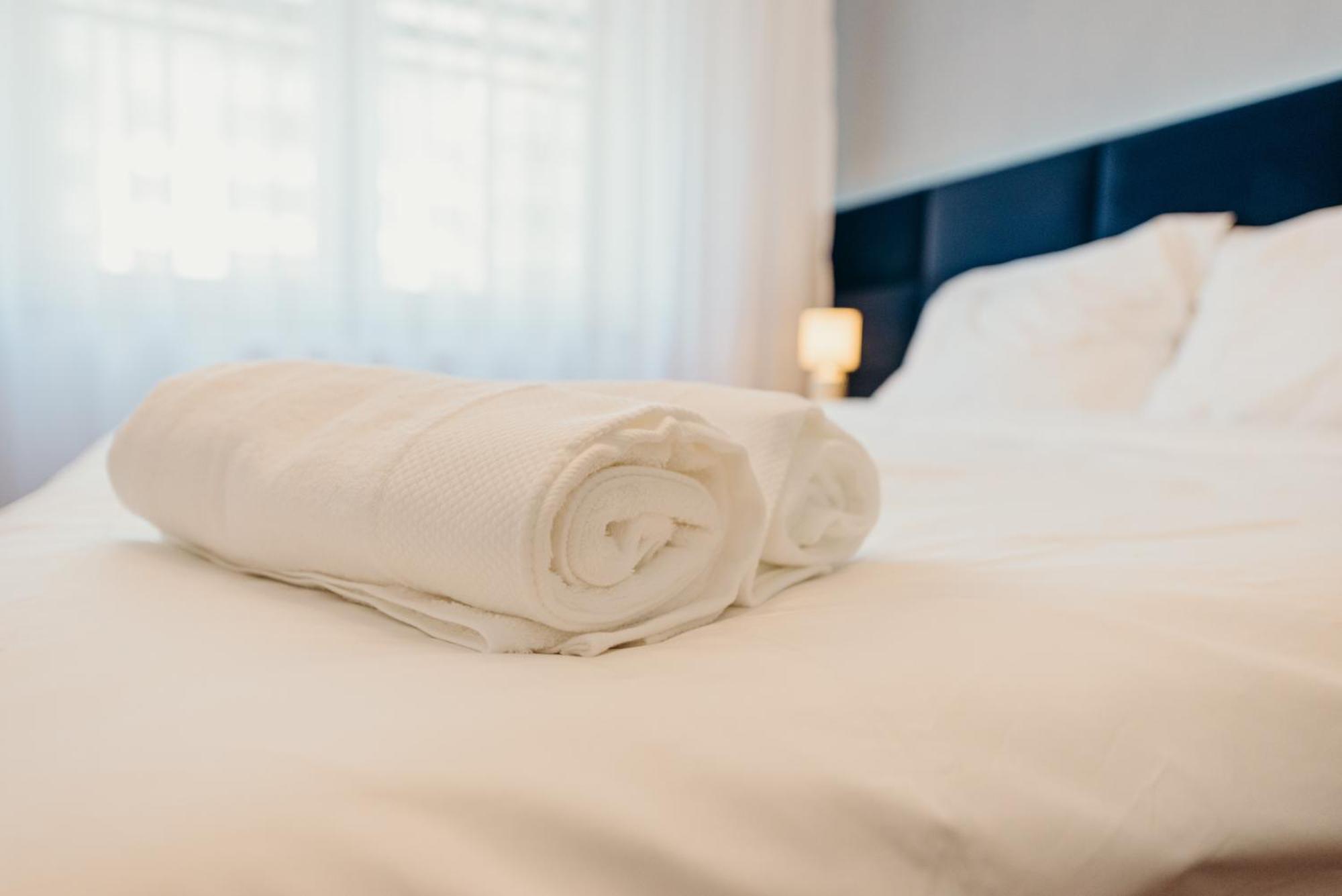 3 Bedrooms Premium Bella Blue For 8 Guests With Ac And Free Out Side Parking Жешов Екстериор снимка
