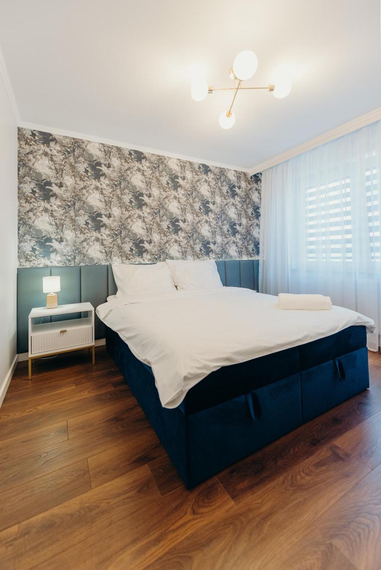 3 Bedrooms Premium Bella Blue For 8 Guests With Ac And Free Out Side Parking Жешов Екстериор снимка