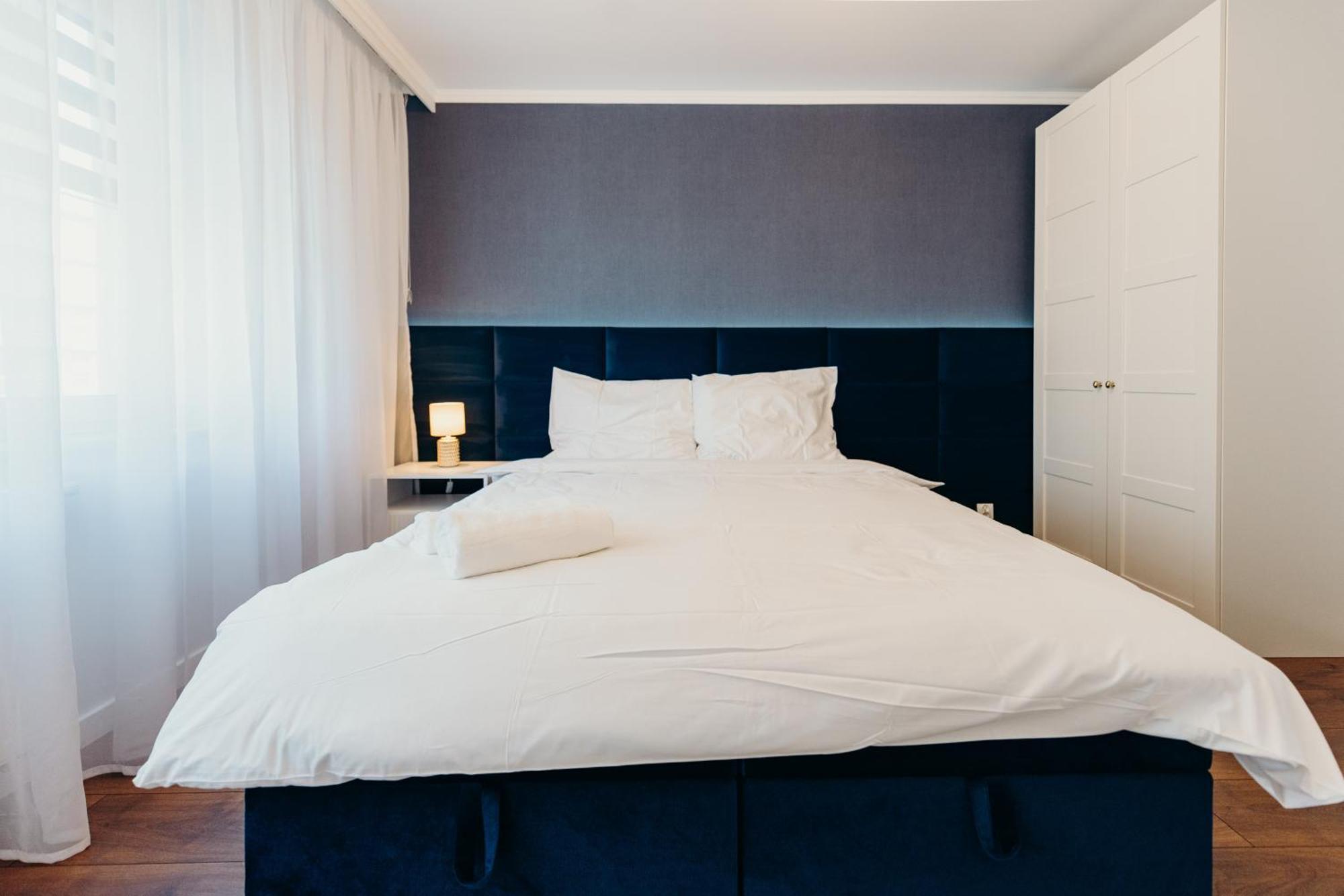 3 Bedrooms Premium Bella Blue For 8 Guests With Ac And Free Out Side Parking Жешов Екстериор снимка