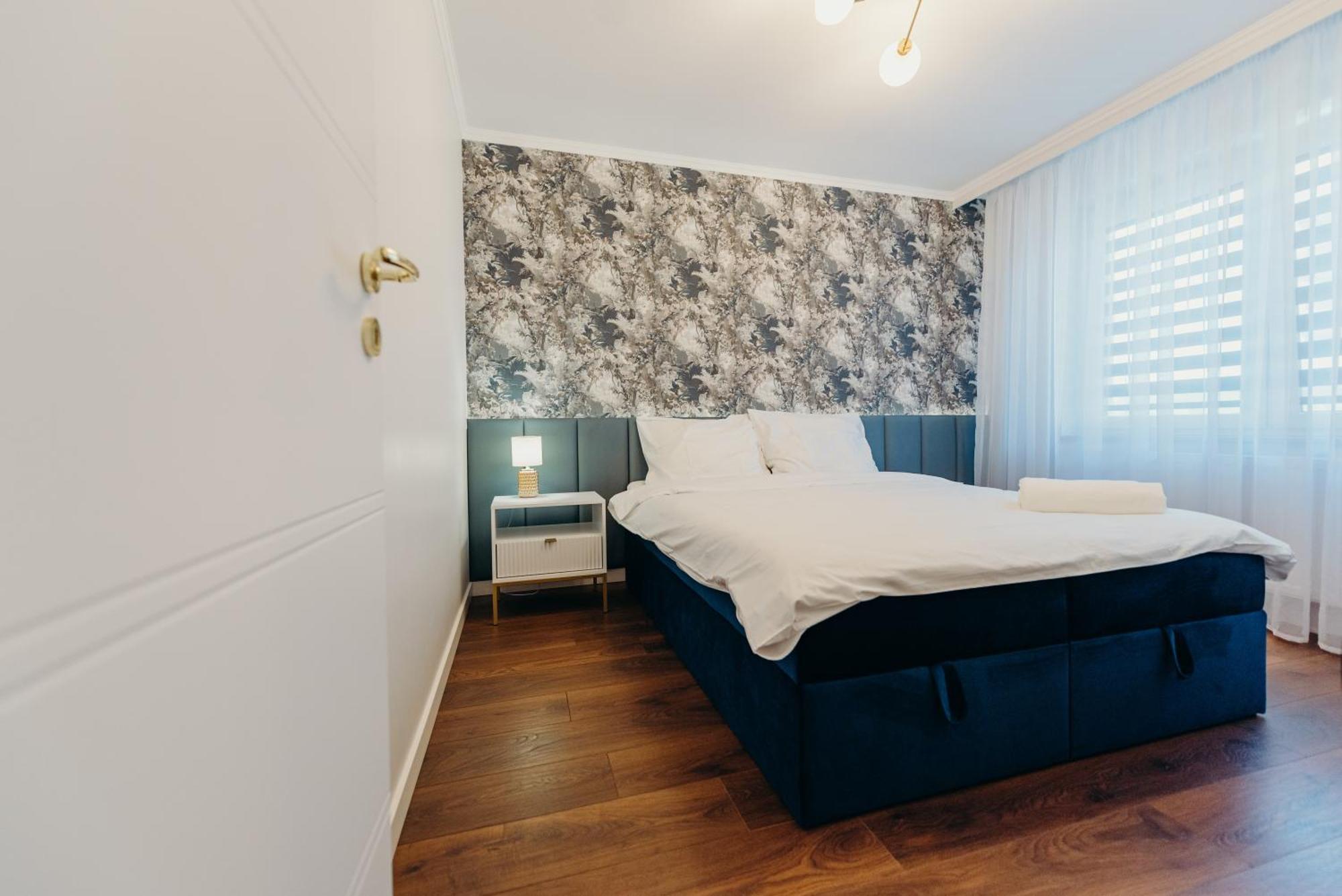 3 Bedrooms Premium Bella Blue For 8 Guests With Ac And Free Out Side Parking Жешов Екстериор снимка