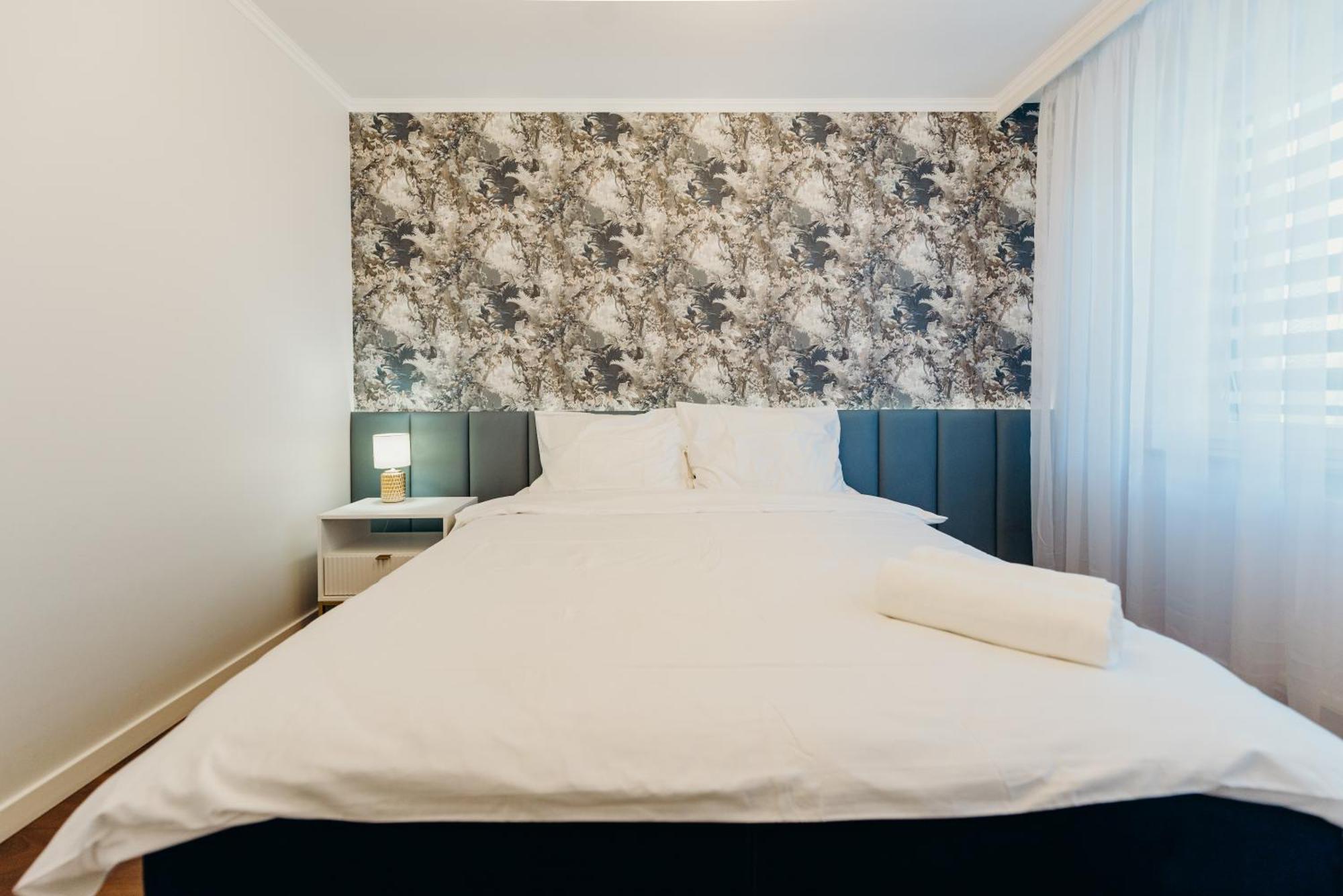 3 Bedrooms Premium Bella Blue For 8 Guests With Ac And Free Out Side Parking Жешов Екстериор снимка