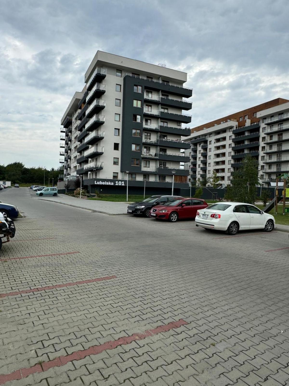3 Bedrooms Premium Bella Blue For 8 Guests With Ac And Free Out Side Parking Жешов Екстериор снимка